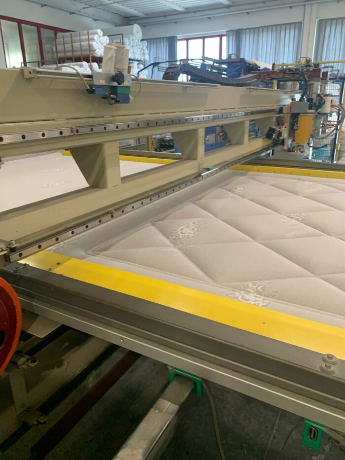 Trapuntatrice a 2 teste con taglierina - immagine 12